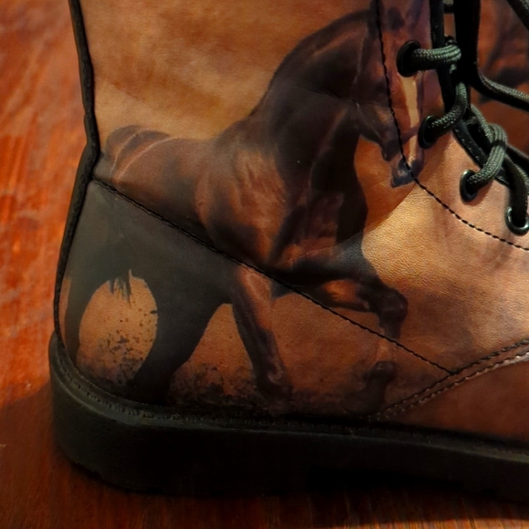 Unisex Combat-Style Boots with Horse Graphic - Picture 5 of 10